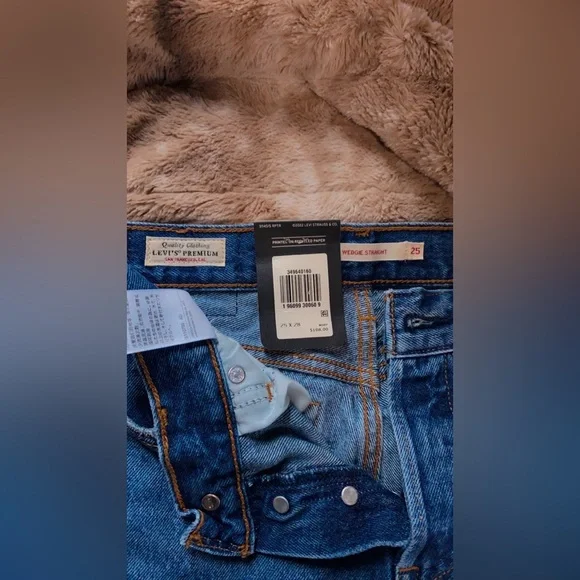 Levi’s Distressed Blue Jeans women’s - Picture 3 of 5